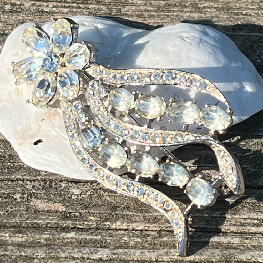 Vintage Rhinestone Flower Brooch
